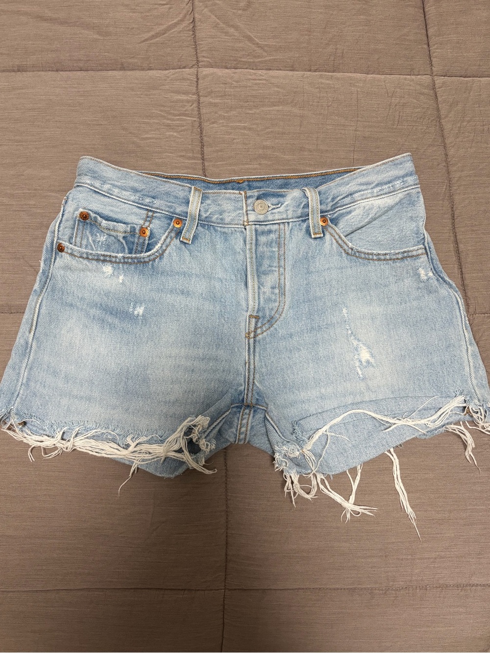 Women’s Levi’s cutoff short